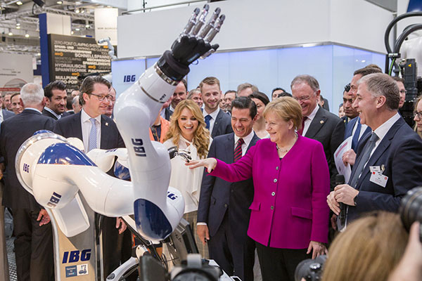 German Chancellor meets service robot