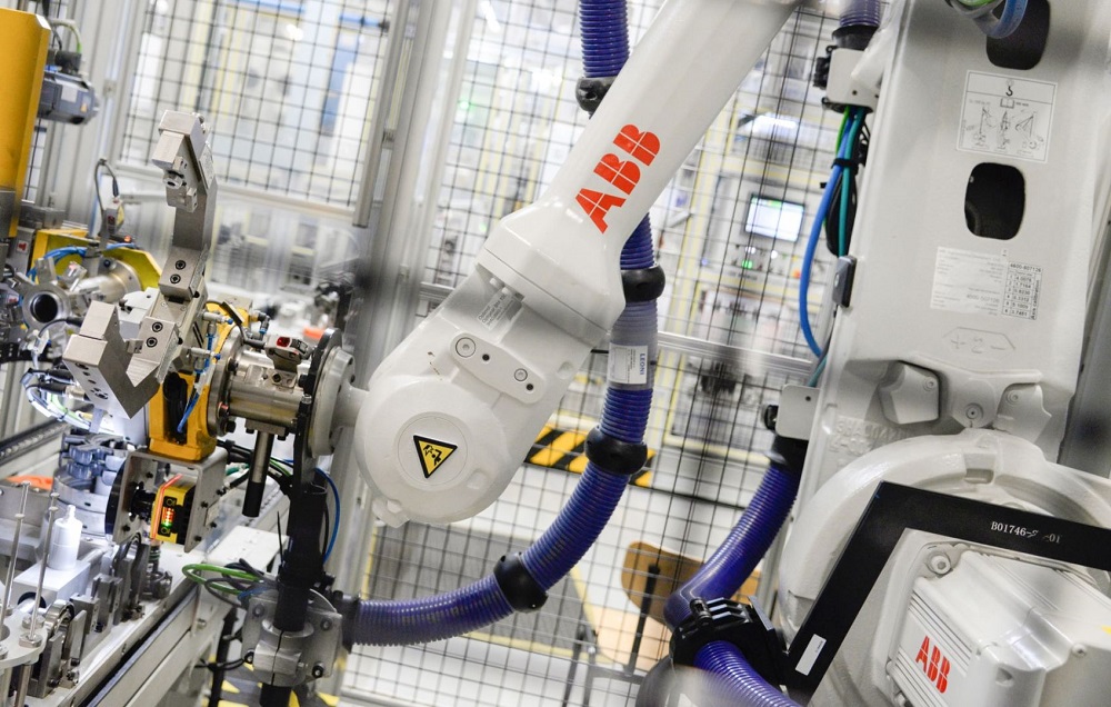 ABB robotics supports Renault