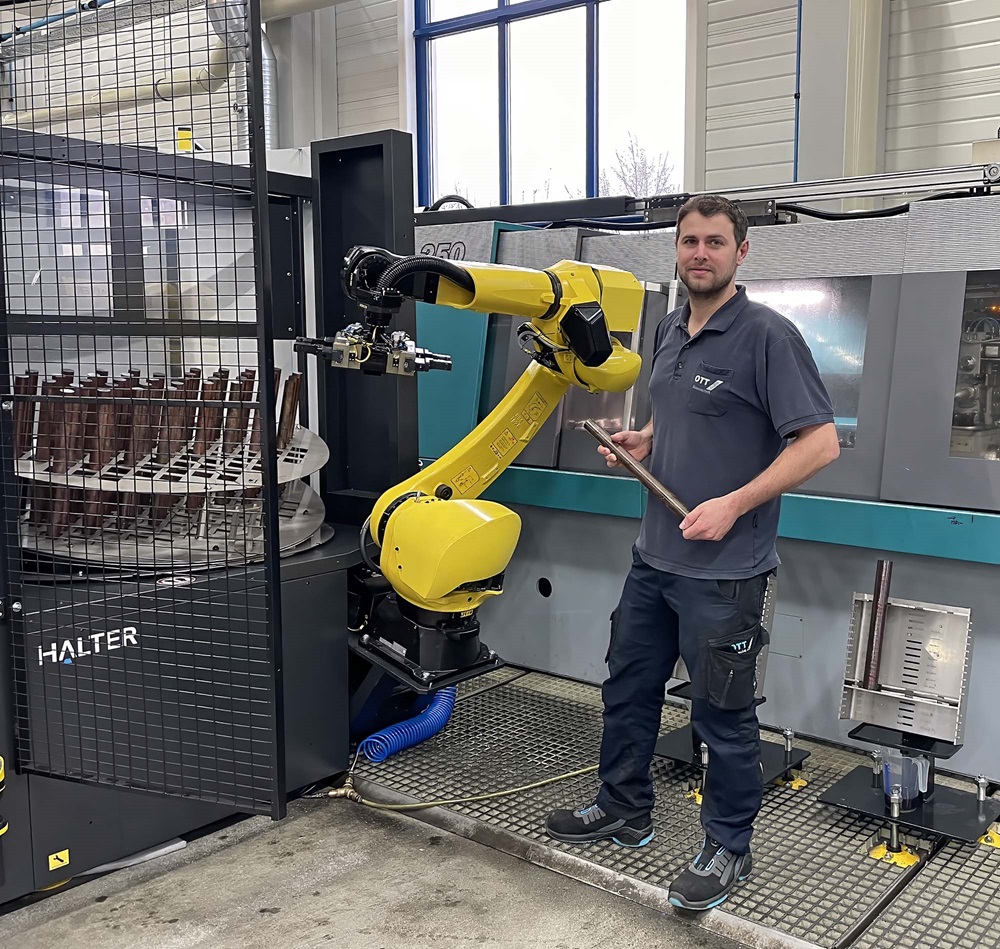 AUTOMATED LOADING OF COMPONENTS FOR DEEP-HOLE DRILLING PROCESSES
