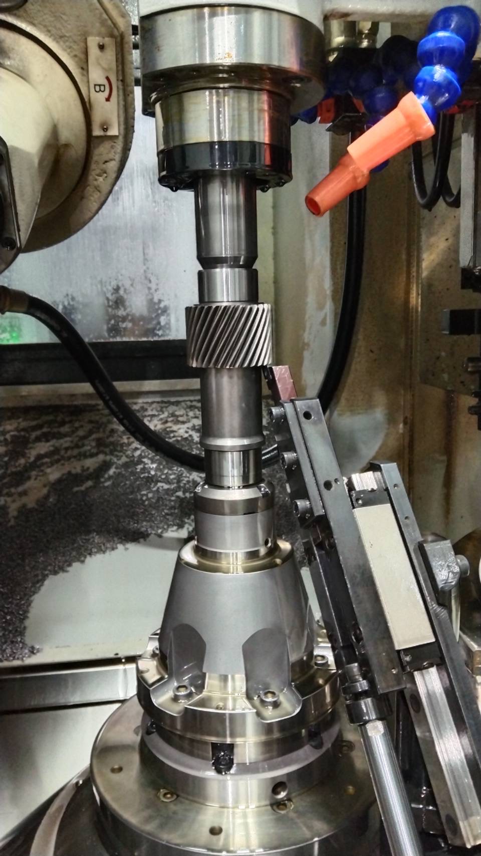 Mandrel clamp boosts productivity by 20%