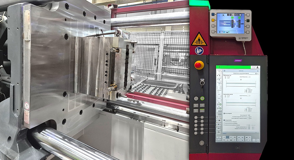 Magnetic clamp has force display and interchangeable poles