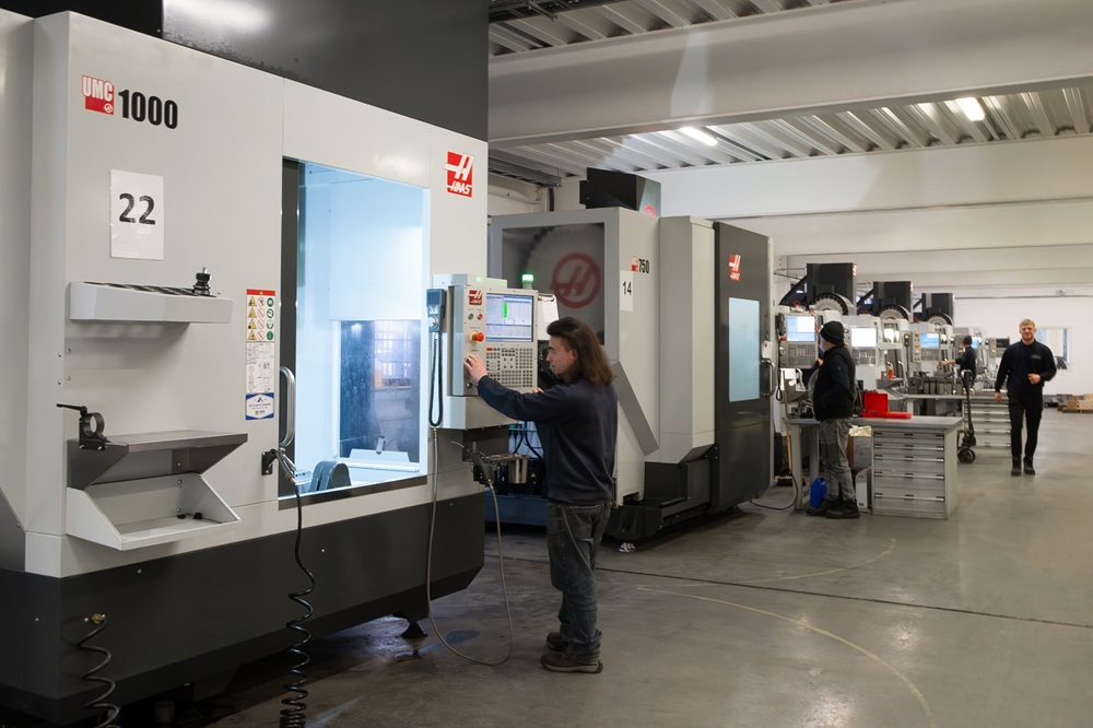FOCUS A row of machines programmed with hyperMILL at Howells Rail
